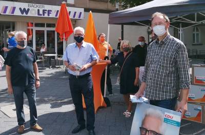 CDU-Infostand in Heiligenhaus mit dem stellv. Vorsitzenden der Kreistagsfraktion, Waldemar Madeia, Thomas Hendele und Ulf Kruse(v.re.)
Foto: CDU/D. Schimmer