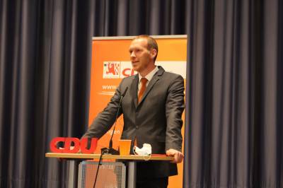 Kreisvorsitzender Jan Heinisch eröffnet die Kreisvertreterversammlung zur Wahl des Landrats- und der Kreistagskandidaten