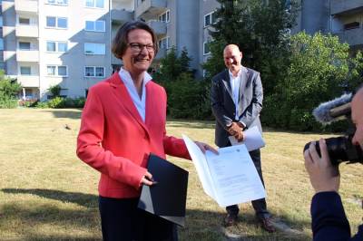 Anlässlich des ersten "WohneNRW-Tags besuchte Ina Scharrenbach, Ministerin für Heimat, Kommunales, Bau und Gleichstellung, Projekte zur öffentlichen Wohnraumförderung in Velbert und Heiligenhaus. 