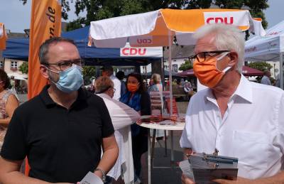 Thomas Hendele unterstützt den Hildener Bürgermeisterkandidaten Claus Pommer, der von CDU, FDP, Grüne und Bürgeraktion aufgestellt wurde.